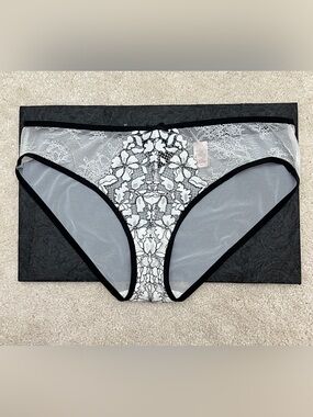 New Victoria’s Secret Dream Angels White Mesh & Black Lace Hipkini Panties Large